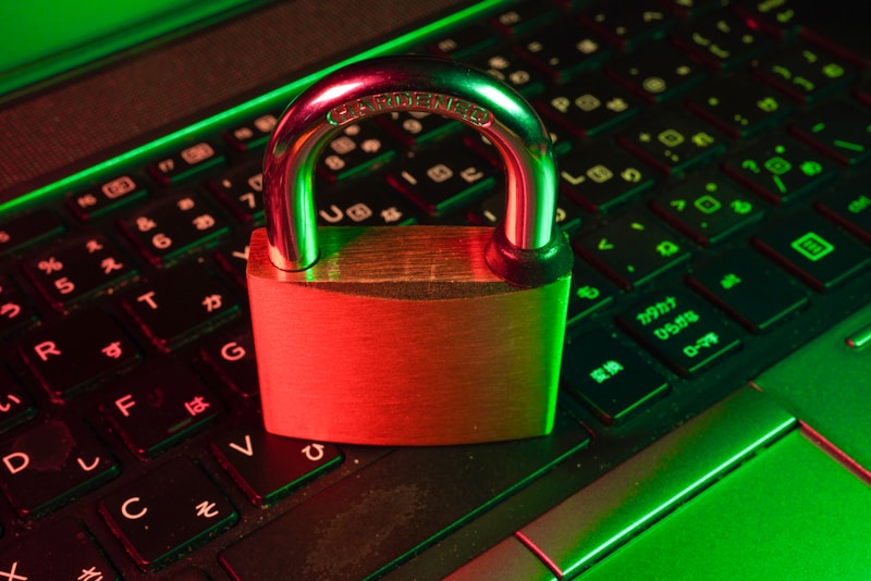 IT-Security & Datenschutz 2 IT-Security & Datenschutz 1